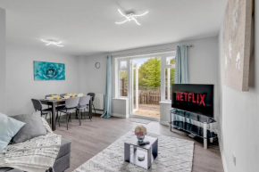 Torrens Rest - 2 Parking spaces, Free Wifi, Netflix, Garden, Fully Equiped kitchen - Ginger & Gold ltd